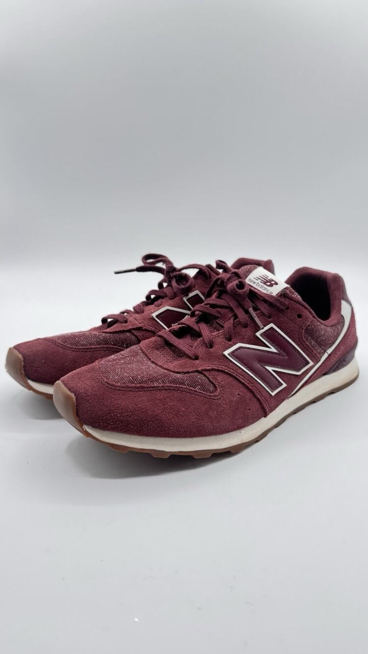 New Balance 696 Women’s Size 11 Burgundy Suede Mesh Sneakers Retro Running Shoe